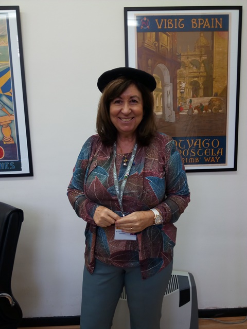 A nosa directora, Maribel, dota de dignidade institucional á boina galega